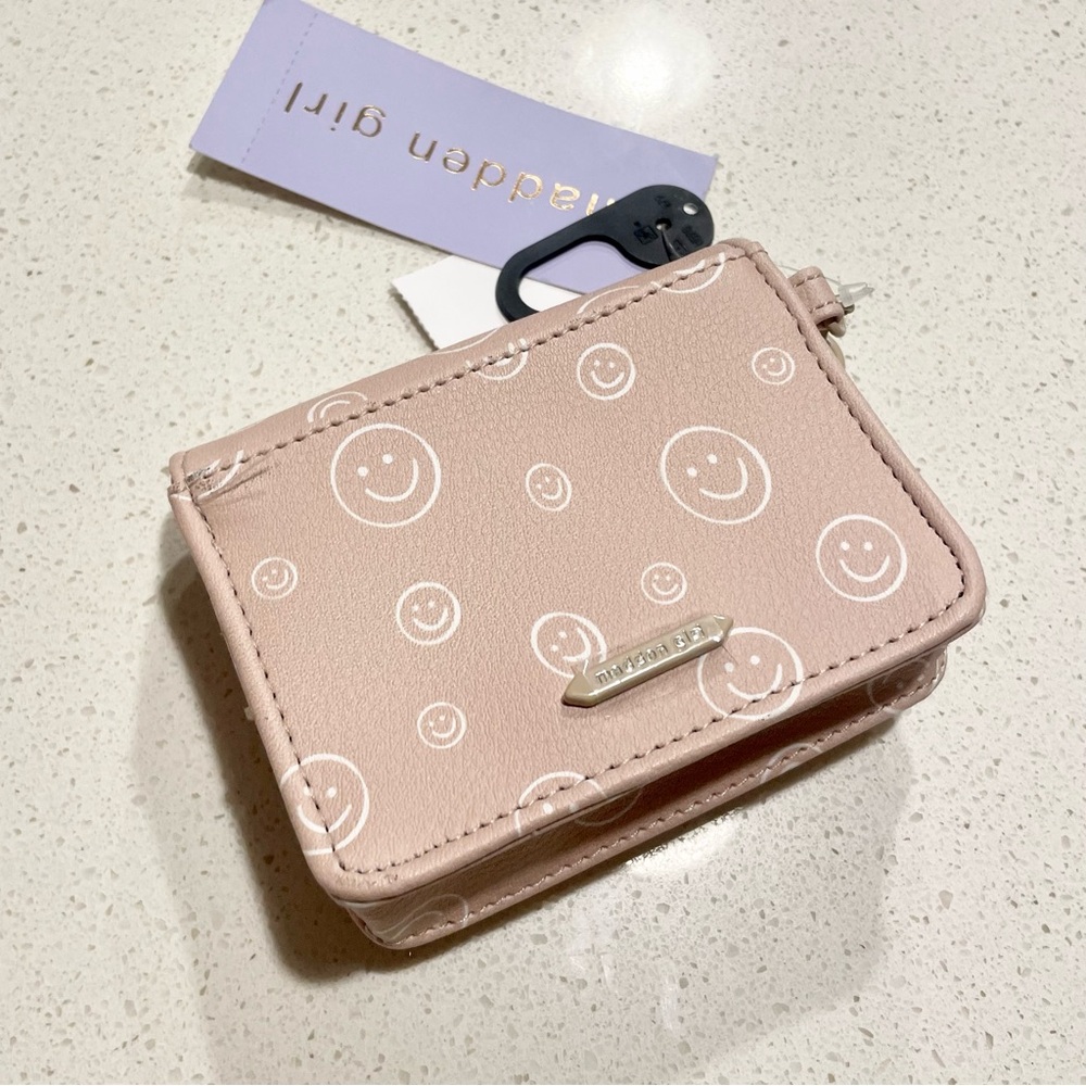 Madden Girl Smiley Face Pouch - Picture 6 of 8